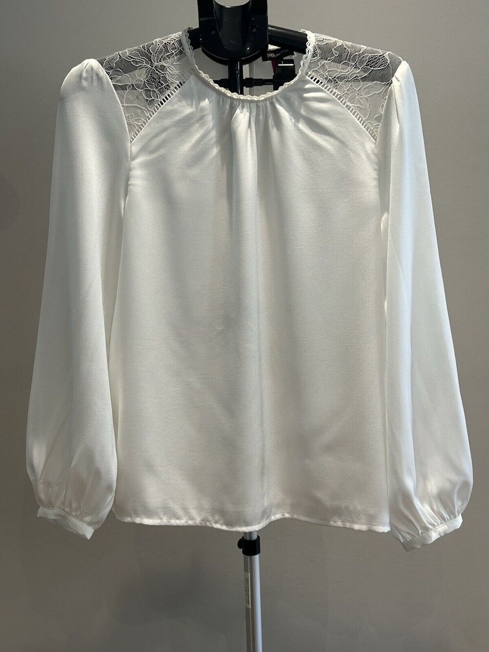NWT Vince Camuto Women's size M New Ivory Blouse